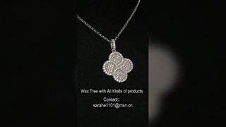 Elegante Halskette mit Glücksblumen-Anhänger aus 925er-Sterlingsilber