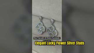 Elegante apfelgrüne Glücksblumen-Silberohrstecker mit blauen CZ-Ohrsteckern