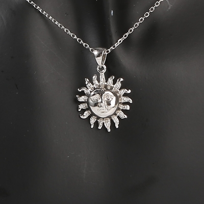 Köstliche Anhänger 925 bezaubert silberner geformter Anhänger Sun für DIY-Liebes-Halskette Valentine Gift Heart