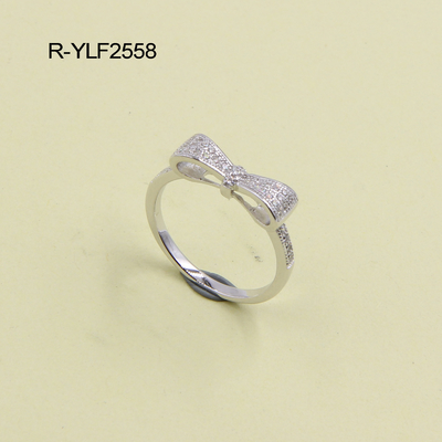 Elegante klare Kubik Zirkonia Sterling Silberringe Feinschmuckband für Frauen