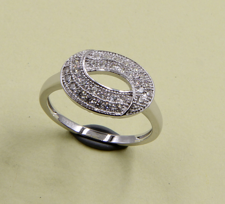 Rundes Swirl Ring Oval 925 Sterling Silber Ewigkeitsbänder mit AAA-Qualität Kubik Zirkonia für Hochzeitstag