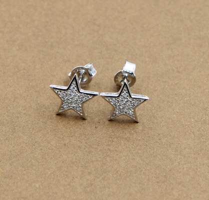 Herzensform Schimmerende Eleganz Hypoallergenische 925 Silber-Stud-Ohrringe mit AAA Kubik Zirkonia