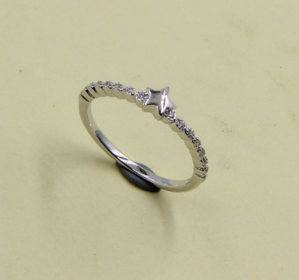 925 Sterling Silber CZ Prong / Pave Setting Unisex Runde Steinringe In 2-3mm Band Sterling Silber Herzring
