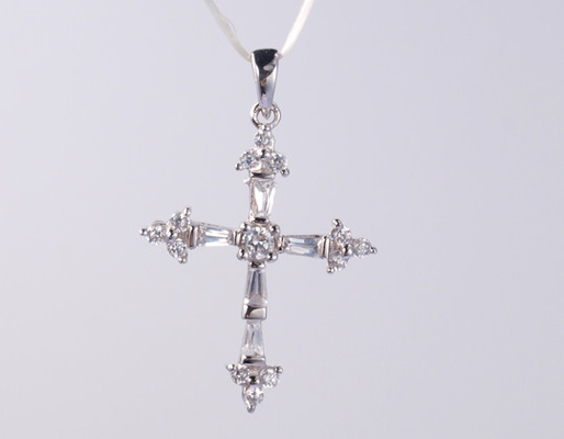 Neue Kreuzkollektion 925 Sterling Silber religiöser Anhänger mit schimmerndem kubischen Zirkonia Eis
