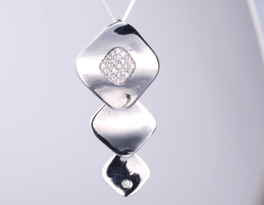18k Weißgold Geometrisch 925 Sterling Silber Unisex Anhänger Kissen Anhänger mit Kette Elegante Party-Kollektion