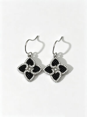 925 Sterling Silber Schwarz Weiß Mikro Pave Setting AAA CZ Dangle Anhänger 4 Blattform Symbol für Wohlstand Langlebigkeit und Glück für elegante Schmuckkollektionen, Glücksschmuck-Set